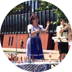 Performer Jodlerin Sakura Kitagawa und die Edelweißmusikanten